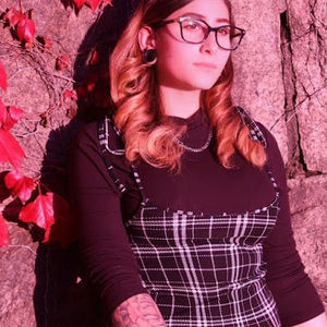 Meet your Posher, Cassandra